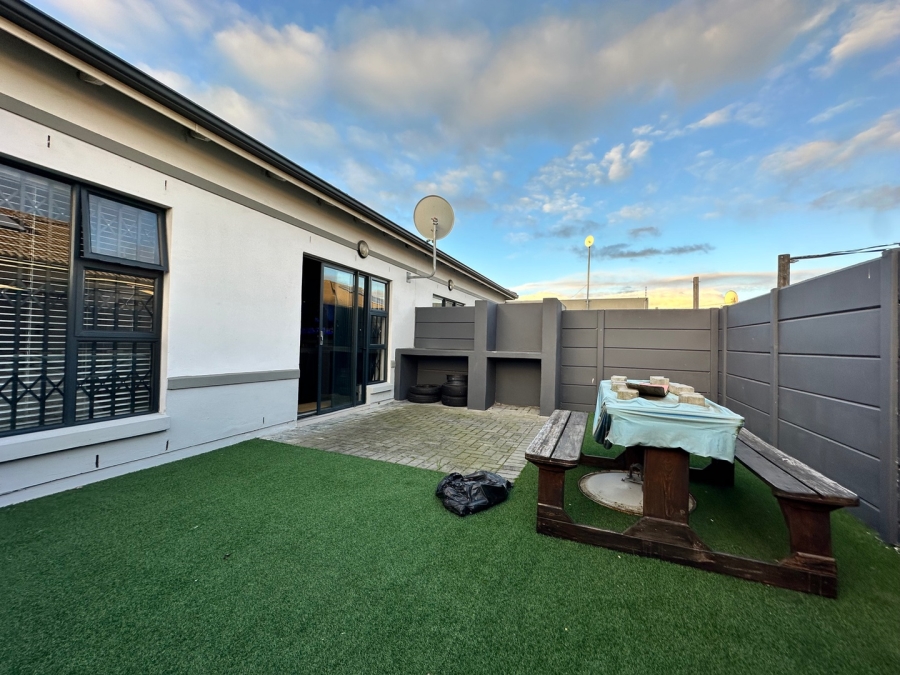 3 Bedroom Property for Sale in Table View Western Cape